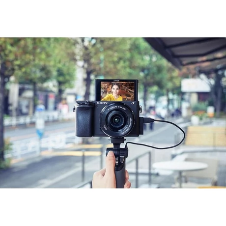Sony Alpha 6400 fényképezőgép + 16-50mm objektív - fekete (ILCE6400L)